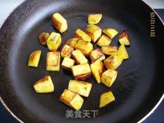 糖汁红薯的做法步骤：4