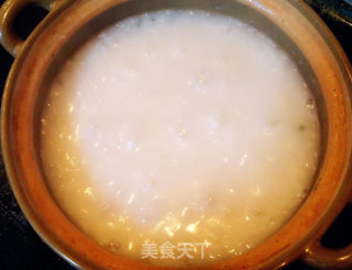 末日脆肉皖鱼片鱼腩广式煲粥的做法步骤：3