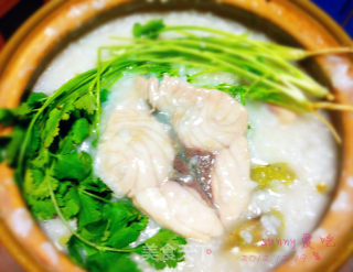 末日脆肉皖鱼片鱼腩广式煲粥的做法步骤：5