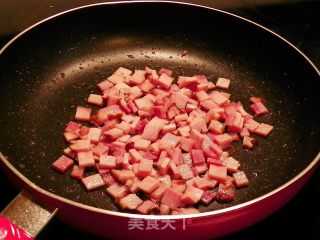 金光灿灿火腿菜椒煎蛋的做法步骤：2