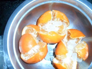 冰糖柑橘水——最好的治疗咳嗽美食的做法步骤：2