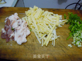 彩色肉笋丝的做法步骤：2
