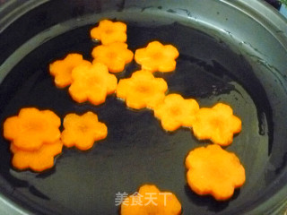 【什锦鲜虾塔吉锅饭】简单营养的一锅出的做法步骤：5