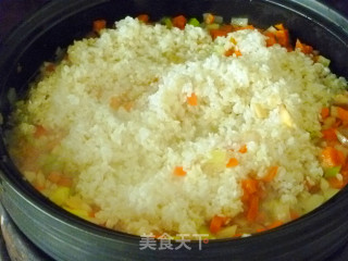 【什锦鲜虾塔吉锅饭】简单营养的一锅出的做法步骤：9