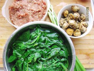 菠菜贝丁鲜肉生煎包的做法步骤：1