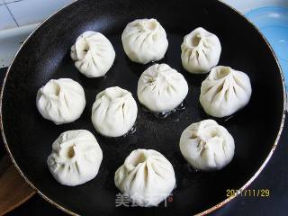 菠菜贝丁鲜肉生煎包的做法步骤：7