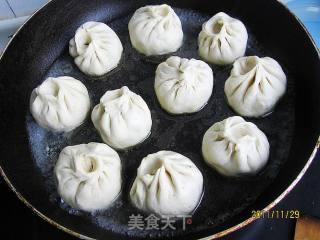 菠菜贝丁鲜肉生煎包的做法步骤：9