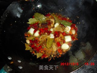 鱼骨汤底麻辣火锅的做法步骤：4