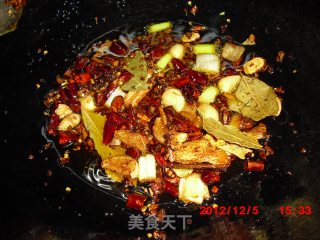 鱼骨汤底麻辣火锅的做法步骤：8