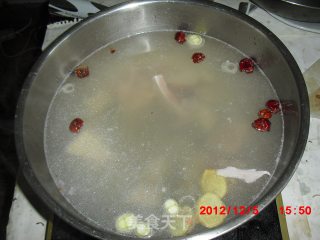 鱼骨汤底麻辣火锅的做法步骤：15