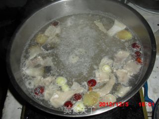 鱼骨汤底麻辣火锅的做法步骤：17
