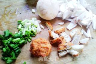 肉圆口蘑炒面条的做法步骤：1