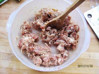 照烧猪肉堡的做法步骤：1