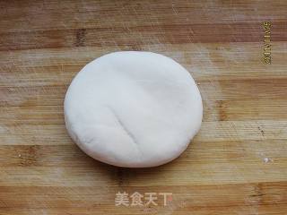 胡萝卜鸡蛋生煎包的做法步骤：2