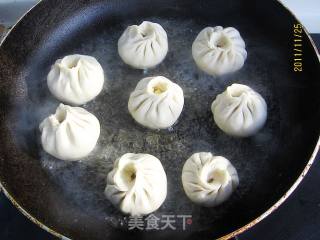 胡萝卜鸡蛋生煎包的做法步骤：8