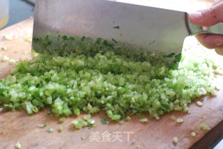 既要留住菜汁，还要保证饺子馅不出水的秘笈——【芹香水饺】的做法步骤：5