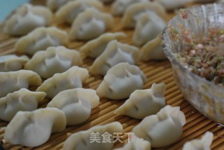 既要留住菜汁，还要保证饺子馅不出水的秘笈——【芹香水饺】的做法步骤：11