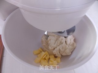欧陆风情鲍菇培根披萨的做法步骤：1