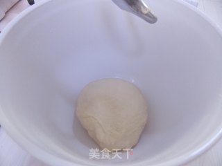 欧陆风情鲍菇培根披萨的做法步骤：2