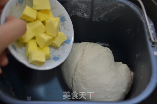 接着用“饭盒”做面包【豆沙面包卷】的做法步骤：4