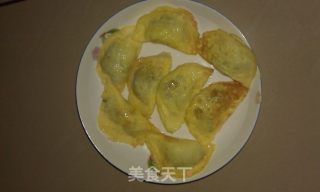 鸡蛋皮饺子的做法步骤：1