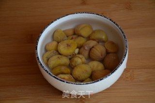 红焖栗子鸡的做法步骤：2