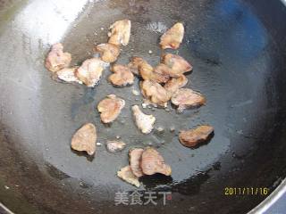 苘蒿炒腊肠的做法步骤：5