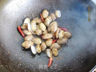 沙茶酱炒花蛤的做法步骤：6