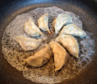 冰花煎饺的做法步骤：7