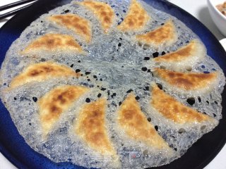 冰花煎饺的做法步骤：8