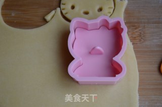 Hello Kitty卡通饼干的做法步骤：6