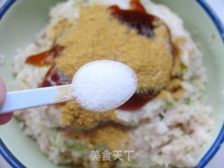 冬天里春意盎然的饺子——翡翠藕香鲜肉饺的做法步骤：5