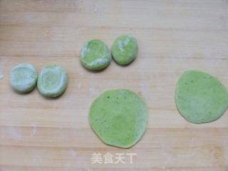 冬天里春意盎然的饺子——翡翠藕香鲜肉饺的做法步骤：12