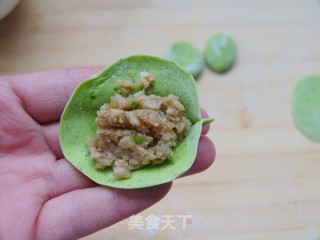 冬天里春意盎然的饺子——翡翠藕香鲜肉饺的做法步骤：13