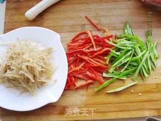 双椒咸菜丝的做法步骤：2