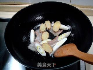 酸汤鱼头火锅的做法步骤：5