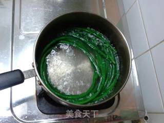 豆角酿鲮鱼肉的做法步骤：2