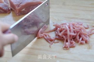 肉丝蒜黄的做法步骤：1
