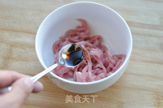 肉丝蒜黄的做法步骤：2