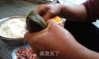五香肉粽子的做法步骤：9