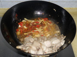 两面黄回锅肉的做法步骤：14