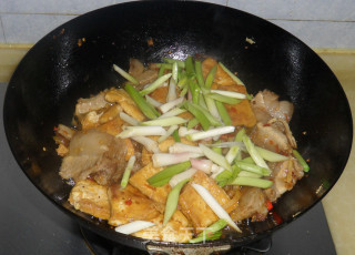 两面黄回锅肉的做法步骤：17