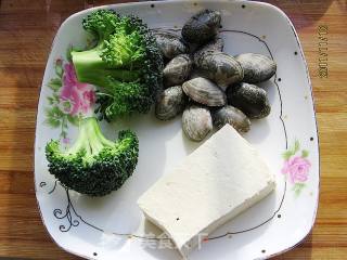 西兰花豆腐汤的做法步骤：1