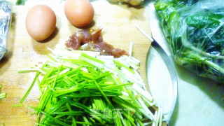 蒜苗鸡蛋炒肉丝的做法步骤：1