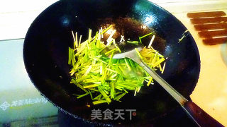 蒜苗鸡蛋炒肉丝的做法步骤：4