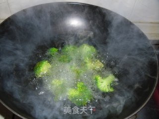 西兰花浸杏鲍菇的做法步骤：2