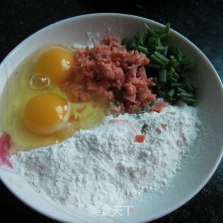 火腿鸡蛋饼的做法步骤：1