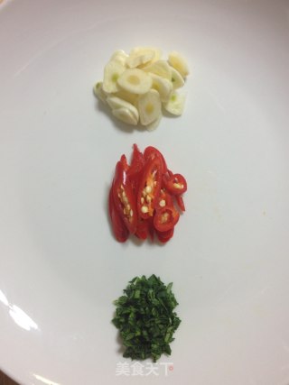 蒜椒意式黑珍珠面（系列之一）【传统的意式面】新鲜尝的做法步骤：2
