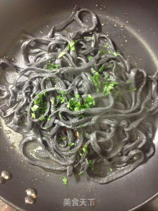 蒜椒意式黑珍珠面（系列之一）【传统的意式面】新鲜尝的做法步骤：14