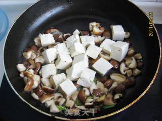 蚝油香菇炒豆腐的做法步骤：7